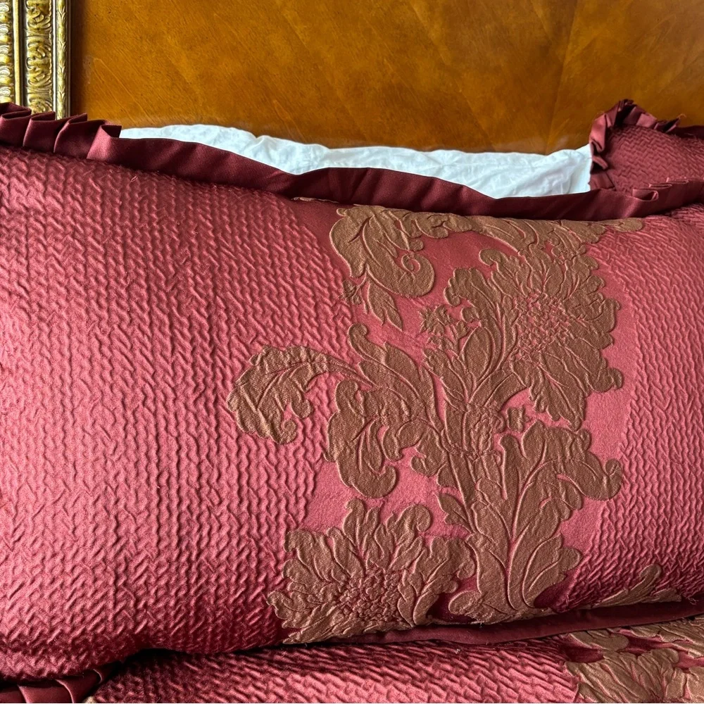 Elegant Burgundy and Gold Bedding Set